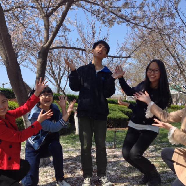 众星拱月.jpg 众星拱月.jpg